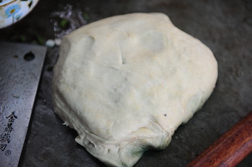 把发面揉成大小均匀的面团_副本.jpg